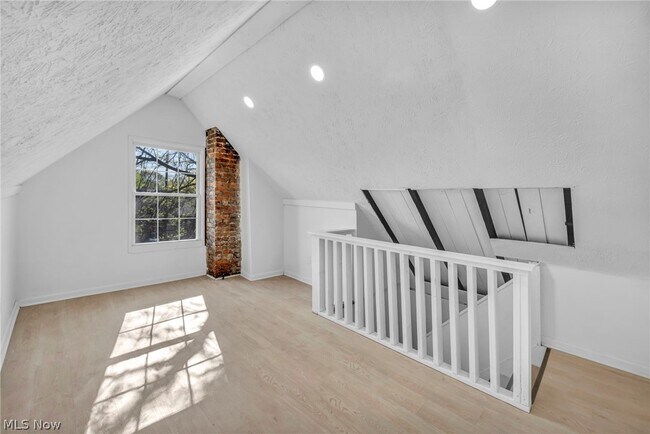 Building Photo - 2049 W 85th St