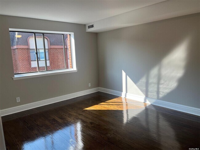 Building Photo - 737 Chestnut St