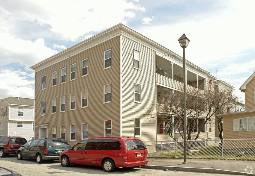 Building Photo - 269 Cedar St