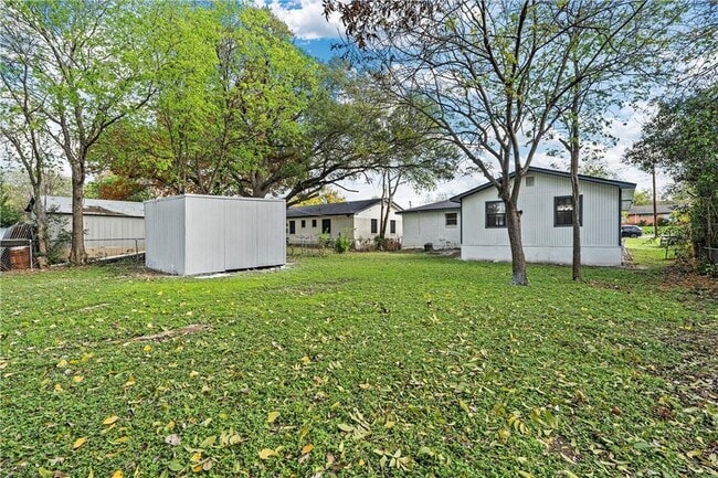 Building Photo - 4025 Hiland Dr