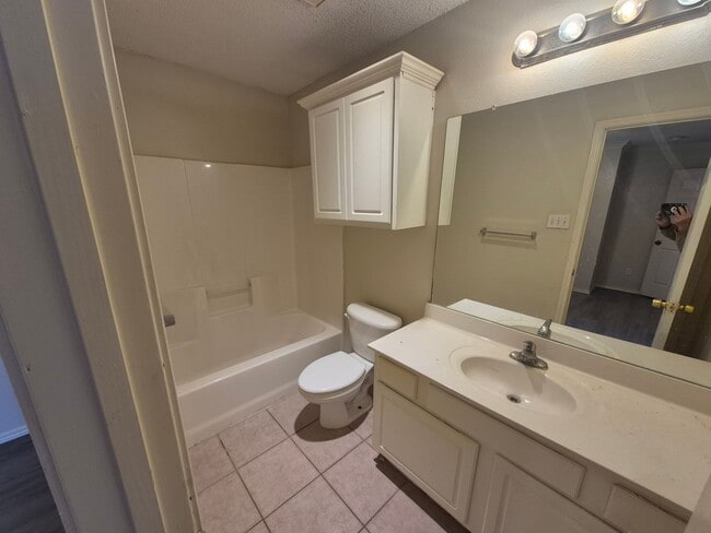 Building Photo - 809 N Evanston Ave