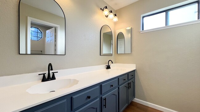 Building Photo - Updated Three Bedroom Home in the Heart of Napa