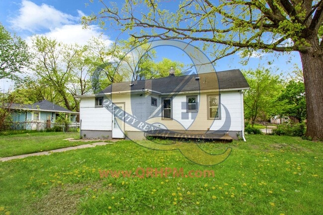 Building Photo - Available Now! 2 beds with Garage!