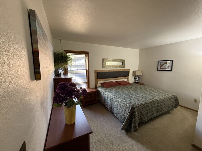 Building Photo - "Spacious 2-Bed, 2-Bath Retreat in Boulder – 1050 Sq Ft of open layout"
