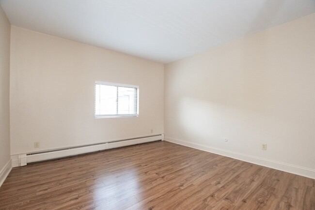 Building Photo - 146 Willow St