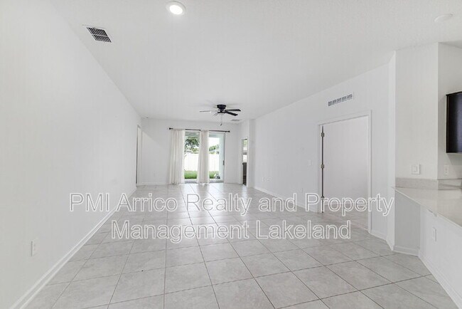 Building Photo - 1121 Deepwater Cir