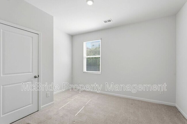 Building Photo - 1407 Deer Hollow
