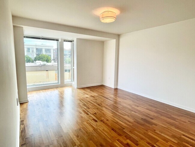 Building Photo - Full Service Luxury Living w/City Views, I...