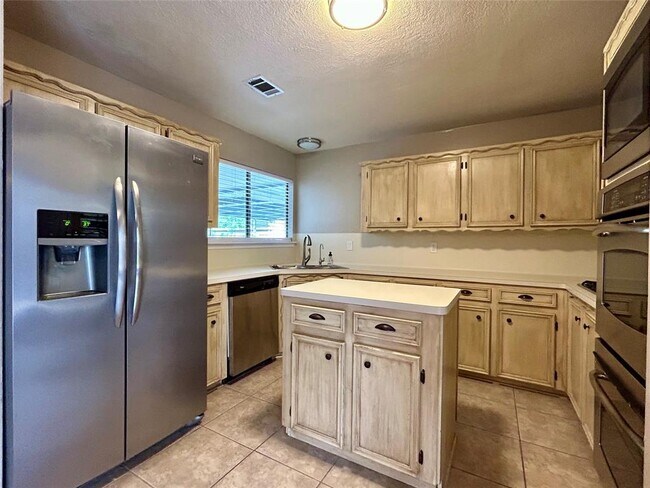 Building Photo - 2711 Laurel Creek Way