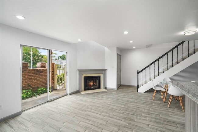 Building Photo - 10615 Briar Forest Dr