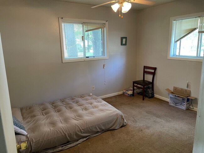 3rd Room - 320 Logan St