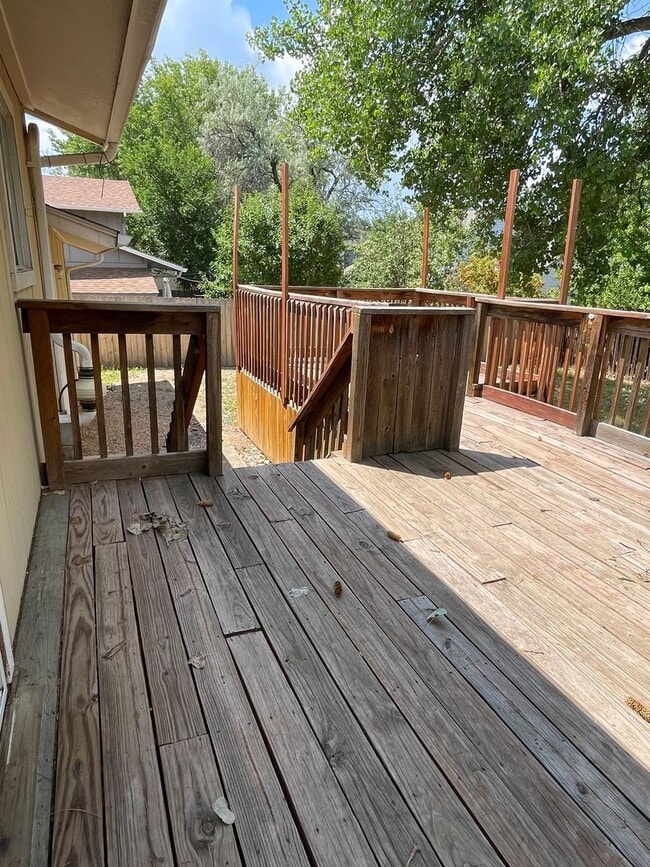 Building Photo - STUDENTS WELCOME! 4 Bed 2 Bath Home in West Ft Collins w/ Garage and Fenced Yard