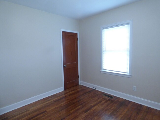 Building Photo - Beautiful, Renovated House! HW & LVT Floor...