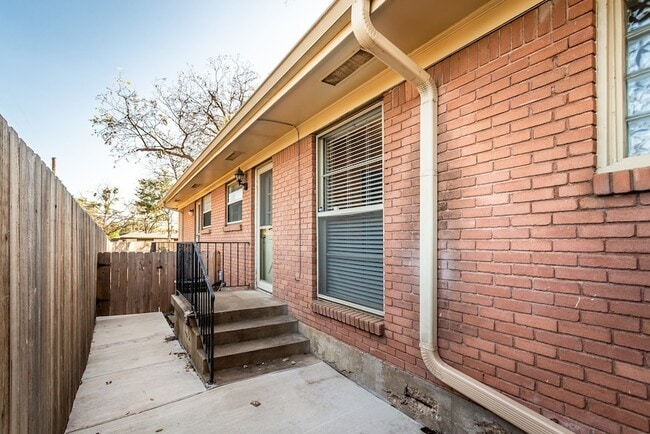 Building Photo - 6556 St Moritz Ave