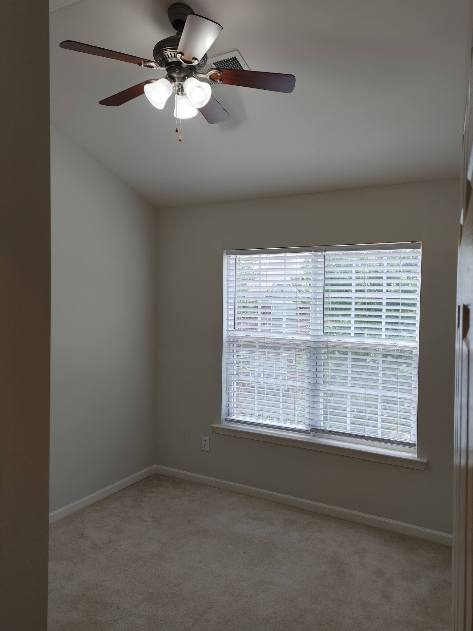 Front bedroom on 3rd floor - 116 Vintage Dr