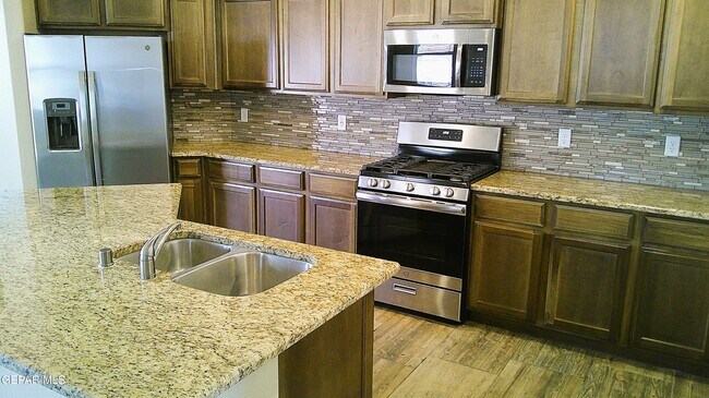 Building Photo - 4620 Marisabel Azcarate St