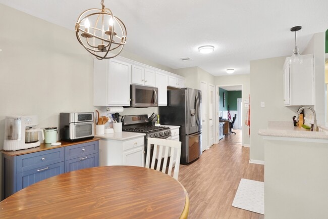 Building Photo - 24826 Broad Pine Dr