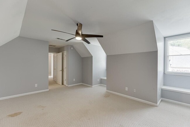 Building Photo - 2885 Towne Village Dr NW