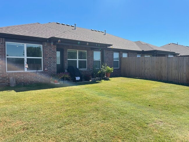 Building Photo - Barbet Duplex