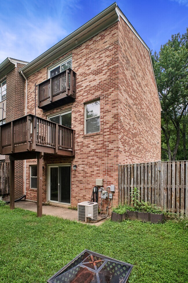 Building Photo - 5128 Cliffhaven Dr