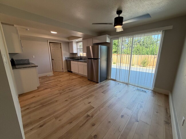 Building Photo - Modern Comfort Meets Stylish Living in This Updated Sparks Home!