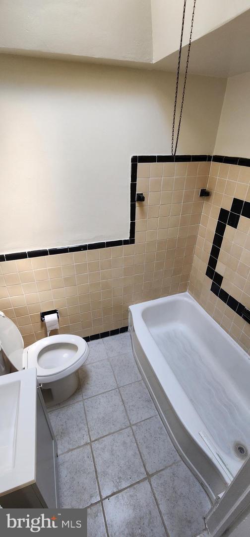 Building Photo - 408 W 21st St