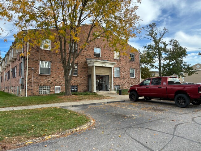 Building Photo - 4714 Tarryton Ct S