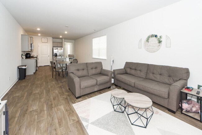 Building Photo - 3 Bedroom 2 Bath Home in Cane Bay Plantation - Summerville