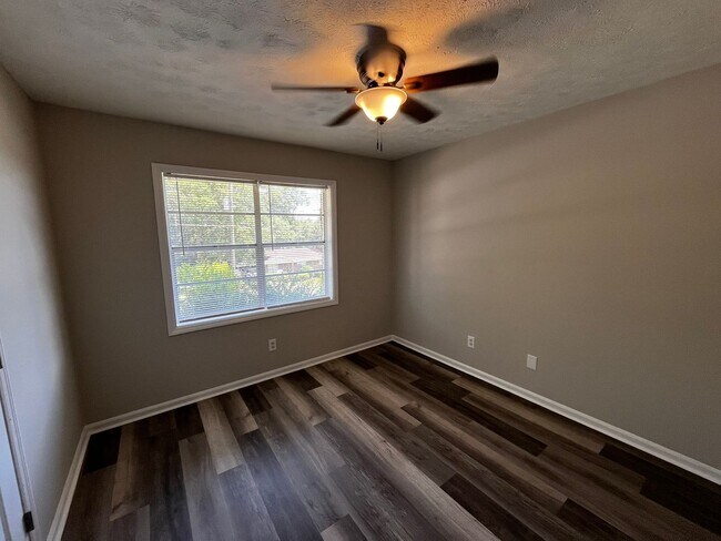 Building Photo - New On the Market!