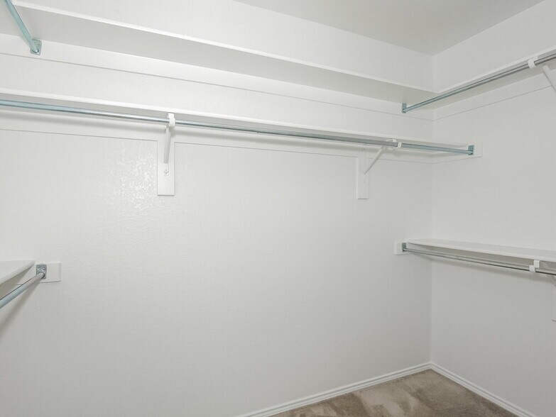 Building Photo - 4504 Emerald Leaf Dr