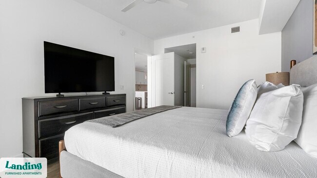 Building Photo - 1950 Mayfair St