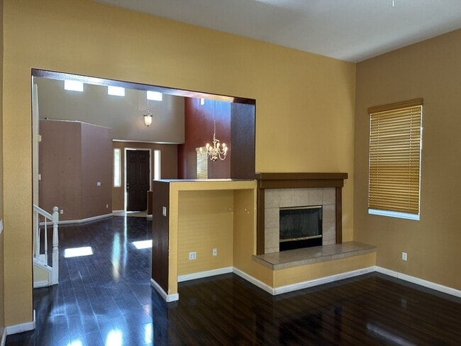 Building Photo - Tracy Beautiful home that comes with sizab...