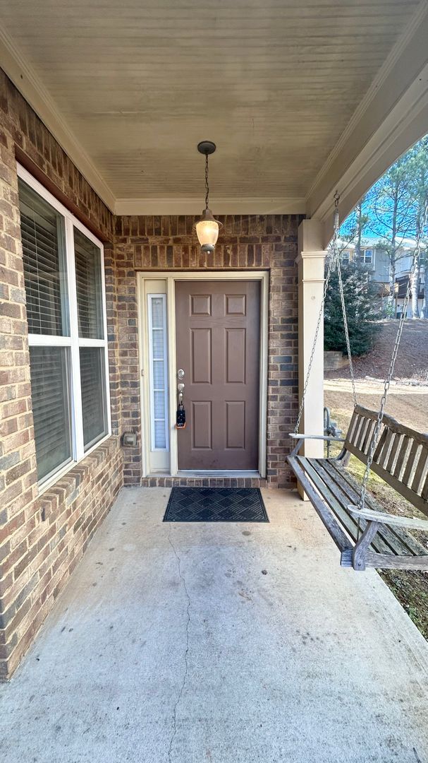 Building Photo - Alpharetta 4 Bedroom-3 Bathroom, Granite Counters, Stainless Appliances, Hardwoods