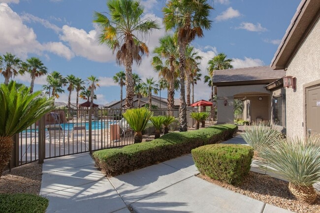 Building Photo - 1st floor unit in well maintained gated NW community with pool and spa