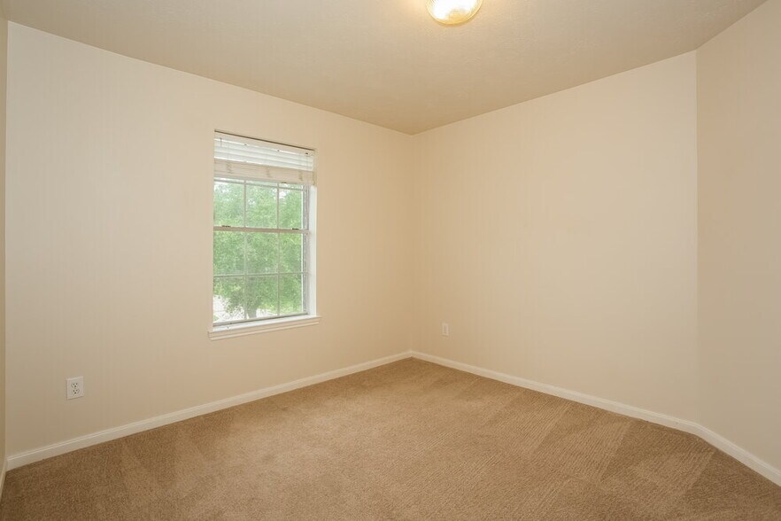 Building Photo - 1407 Hollow Branch Ln