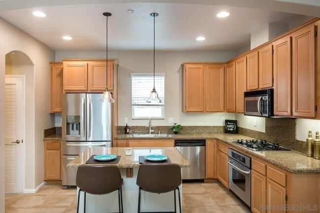 Building Photo - 16925 Vasquez Way