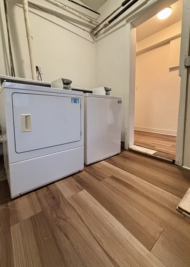 Building Photo - 4541 S Lowe Ave