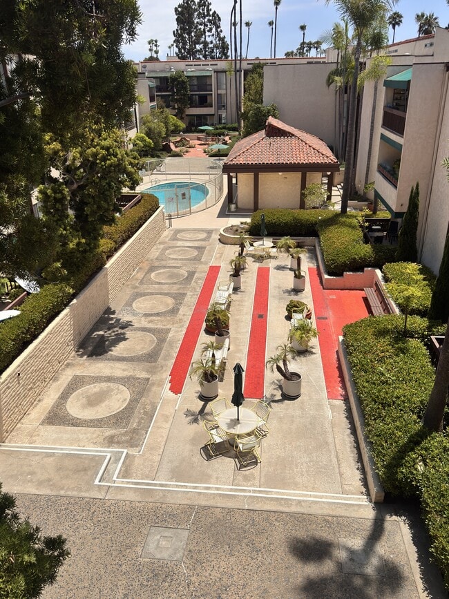 Building Photo - 6455 La Jolla Blvd