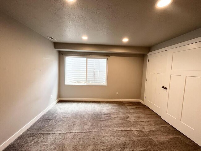 Building Photo - 621 Koins Way
