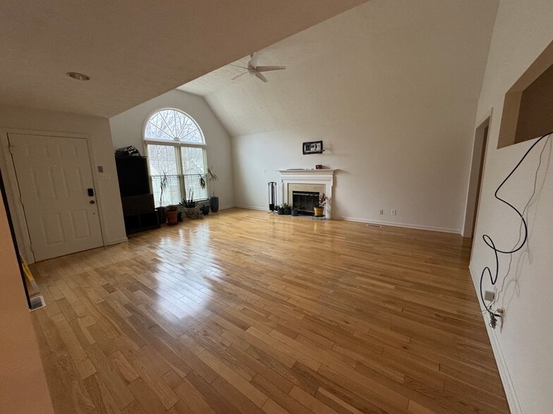 Building Photo - 1112 Greywood Dr