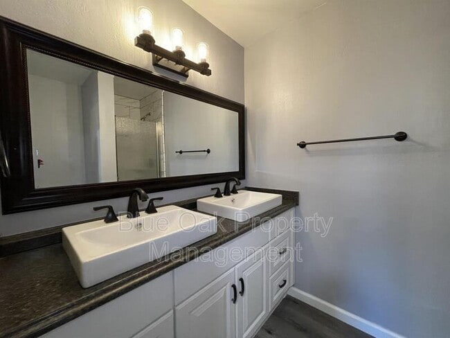 Building Photo - 1 Carson St