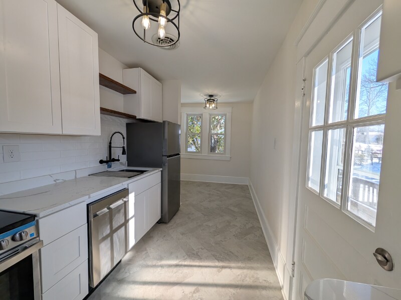 Building Photo - 2226 Windsor Ave SW