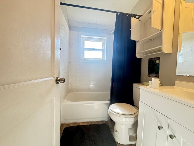 Building Photo - Three Bedroom home in Dundalk