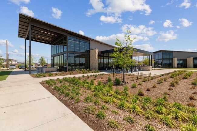 Building Photo - 3049 Sorrento Hl Dr