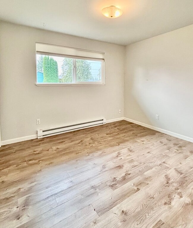 Building Photo - $250 move-in credit! 2 Bed / 1 Bath Downto...