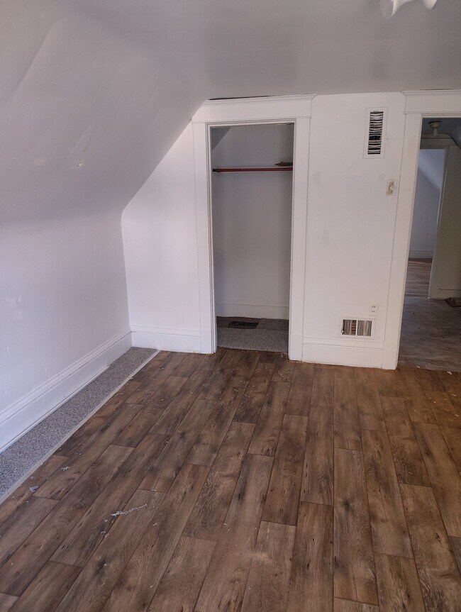 Building Photo - 2210 W Wiswall St