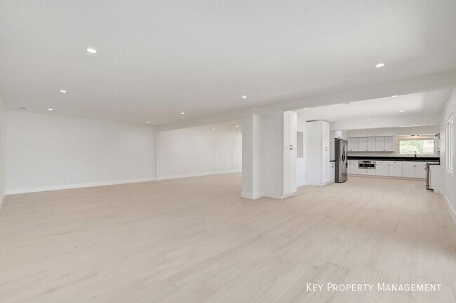 Building Photo - 3962 Euclid St