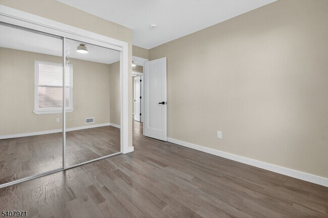 Building Photo - 414 15th Ave