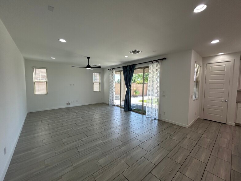 Building Photo - 4056 S Portland Ave