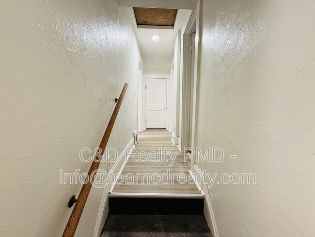 Building Photo - 4123 Stickney Ave